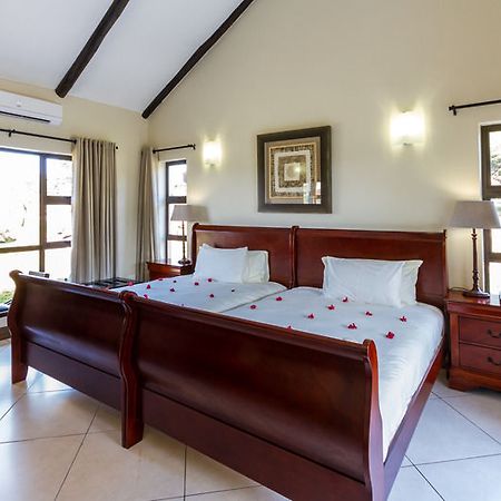 Zulu Nyala Game Lodge Hluhluwe Exterior foto
